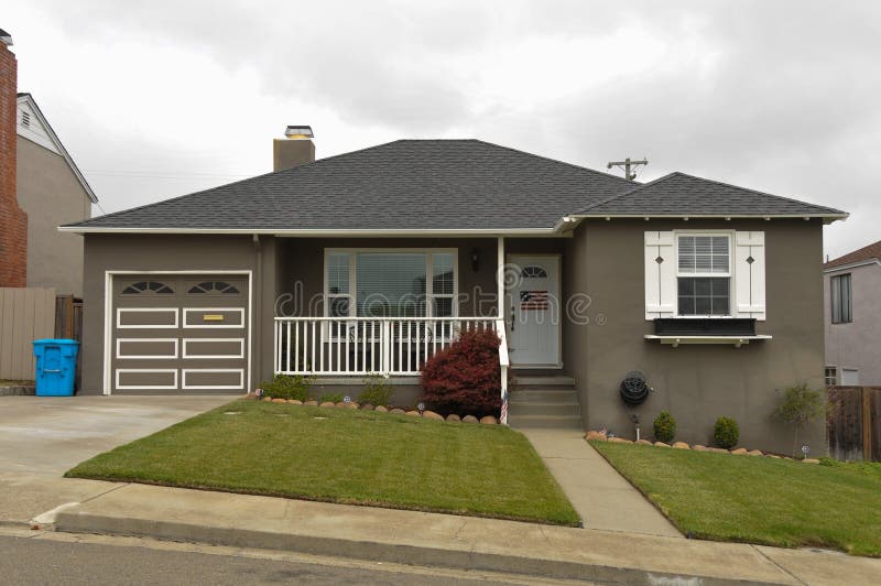 Single story family house with driveway