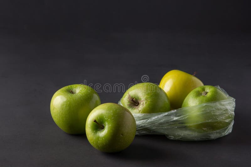 https://thumbs.dreamstime.com/b/single-use-plastic-packaging-issue-green-apples-bags-dark-background-crumpled-cellophane-bag-top-view-202731028.jpg