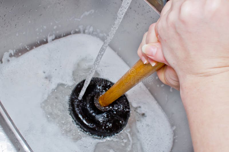 https://thumbs.dreamstime.com/b/sink-plunger-action-close-up-87748361.jpg