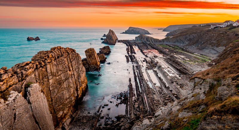 Sinrise σε μια μαγική θέση Arnia coastSantander στοκ εικόνες με δικαίωμα ελεύθερης χρήσης