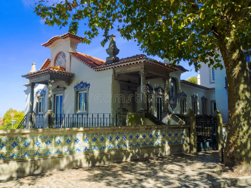 Sintra Zadziwiający i mistyczny parkowy Quinta da Regaleira fotografia stock Sintra Zadziwiający i mistyczny parkowy Quinta da Regaleira fotografia stock