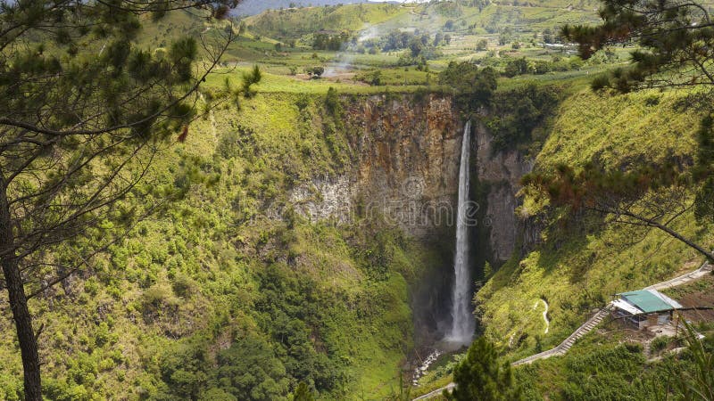 Sipiso piso siklawa w Danau Toba, Indonezja. obraz stock Sipiso piso siklawa w Danau Toba, Indonezja. obraz stock