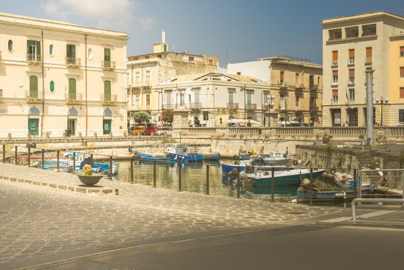 Siracusa - Sicilia, Italia, Isola Di Ortigia Coast Nell ...