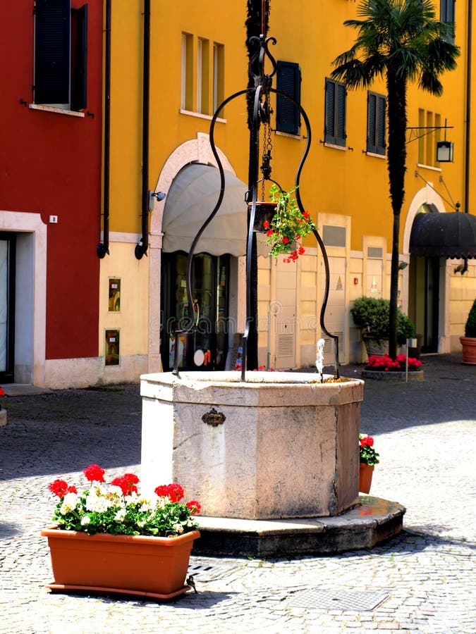 Sirmione square