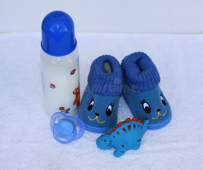 Sistema de materia de moda de la ropa y de niños de la moda para el pequeño bebé foto de archivo Sistema de materia de moda de la ropa y de niños de la moda para el pequeño bebé foto de archivo