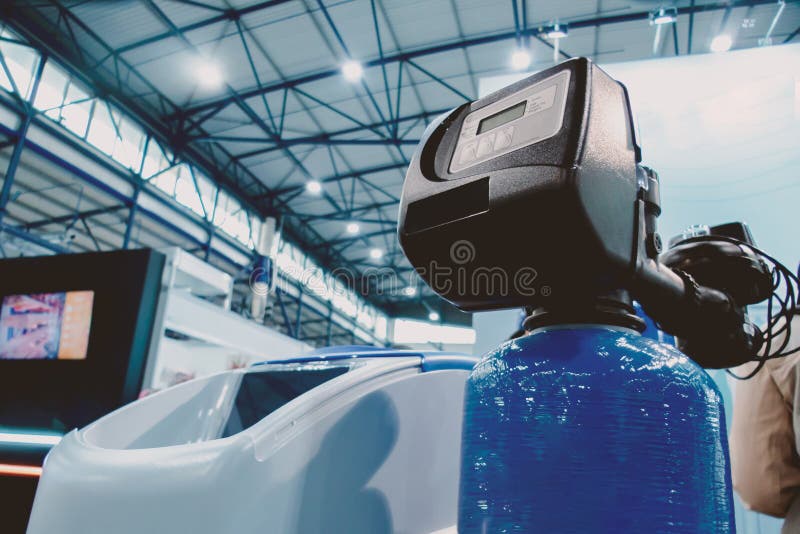 Sistema de purificação e amaciamento profundo da água foto de stock royalty free