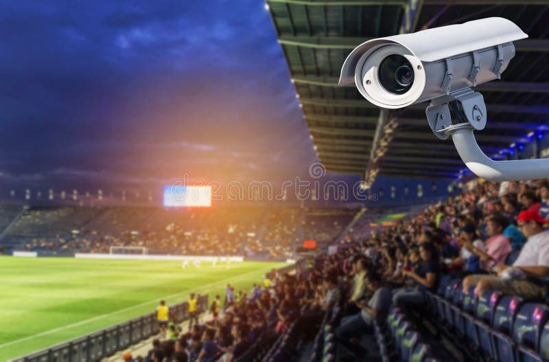 Sistema de segurança do CCTV ou da televisão de circuito fechado no estádio foto de stock royalty free Sistema de segurança do CCTV ou da televisão de circuito fechado no estádio foto de stock royalty free