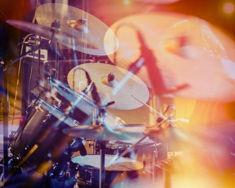Sistema del tambor, música y concepto de la banda de jazz imágenes de archivo libres de regalías Sistema del tambor, música y concepto de la banda de jazz imágenes de archivo libres de regalías
