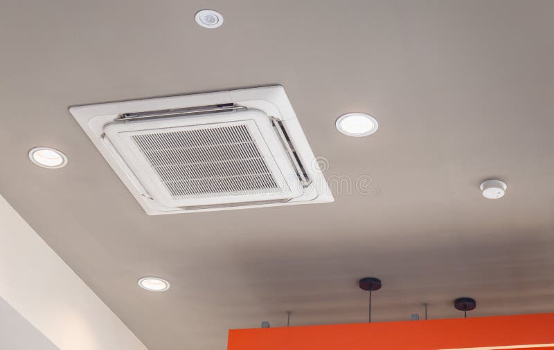 Sistema di condizionamento d'aria a soffitto moderno montato a cassetta in caffetteria