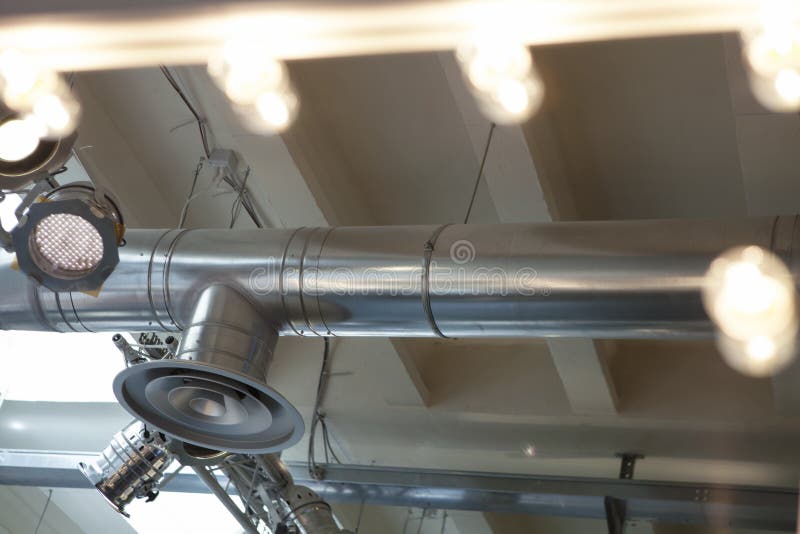 Sistema di illuminazione e sistema di condizionamento d'aria Riflettori e plafoniere immagini stock libere da diritti