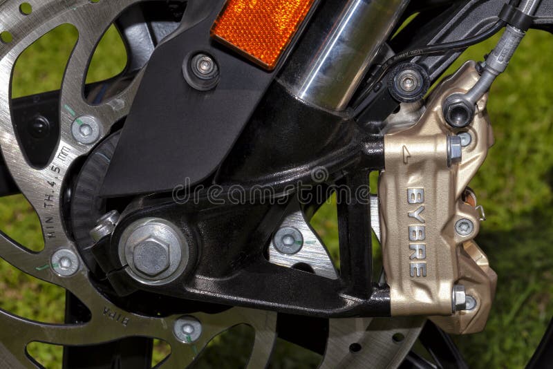 Sistema do disco do freio para o tipo Bybre da motocicleta por Brembo fotografia de stock royalty free Sistema do disco do freio para o tipo Bybre da motocicleta por Brembo fotografia de stock royalty free