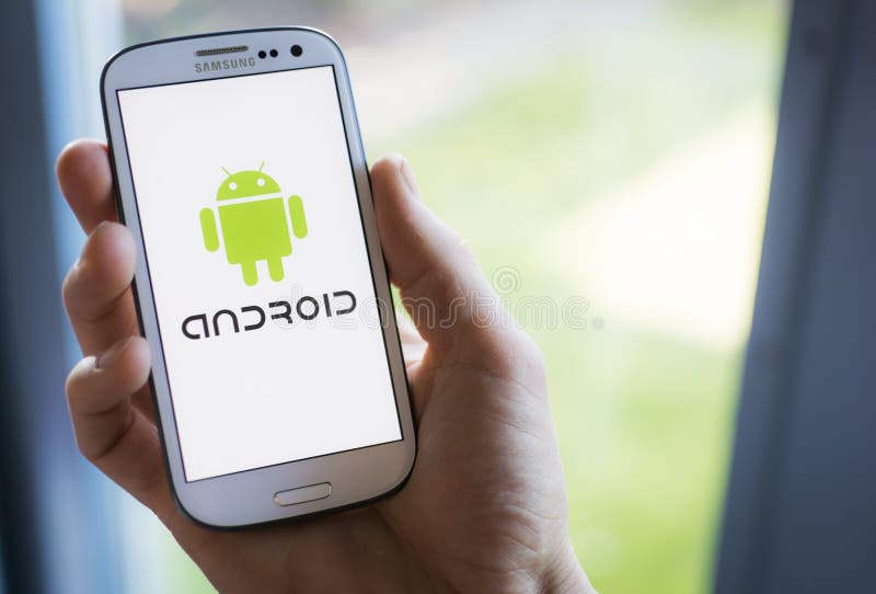 Sistema operativo del teléfono móvil de Android en el smartphone de Samsung fotos de archivo Sistema operativo del teléfono móvil de Android en el smartphone de Samsung fotos de archivo