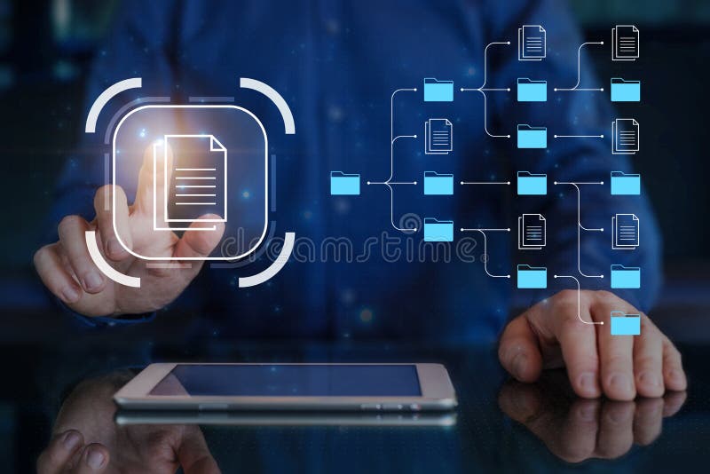 Sistemi di gestione dei documenti dms e tecnologia di automazione dei processi aziendali in fase di installazione da parte di un c fotografia stock libera da diritti