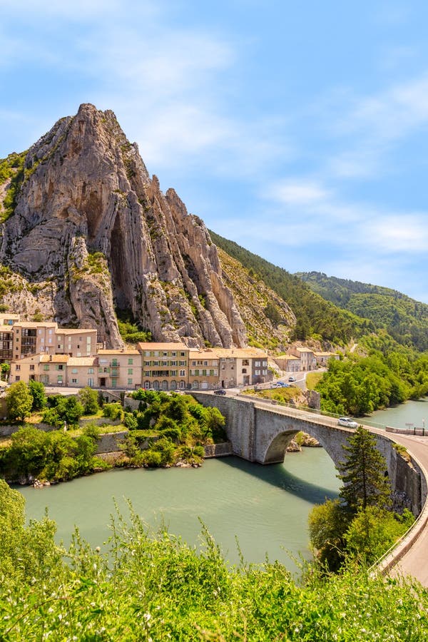 Sisteron em Provence, França imagem de stock royalty free Sisteron em Provence, França imagem de stock royalty free