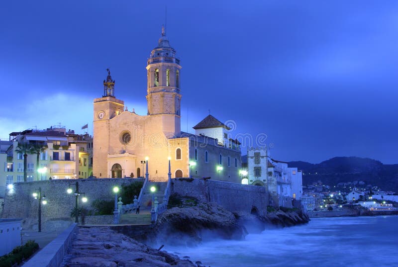 Download Sitges d'église image stock. Image du développez, nuit, europe - 86967