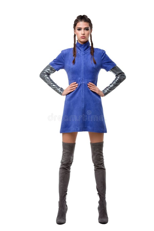 Situación Cósmica De La Señora Y Dreamely Mirada a Un Lado En Vestido Y Botas De Alto De Rodilla Marrones Claros Encendido Foto de archivo - Imagen de moderno, modelo: 151950342 Situación Cósmica De La Señora Y Dreamely Mirada a Un Lado En Vestido Y Botas De Alto De Rodilla Marrones Claros Encendido Foto de archivo - Imagen de moderno, modelo: 151950342