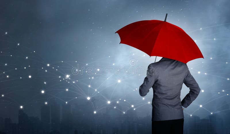 Situación del hombre de negocios mientras que se sostiene y paraguas rojo sobre la conexión del establecimiento de una red