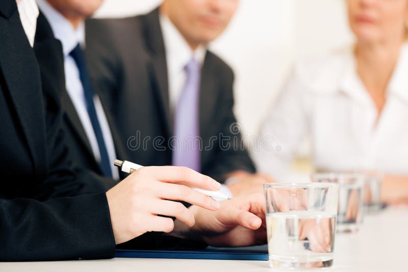 Situação de negócio - equipe na reunião foto de stock Situação de negócio - equipe na reunião foto de stock