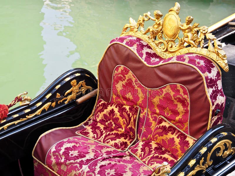 Siège confortable de gondole à Venise photo libre de droits Siège confortable de gondole à Venise photo libre de droits