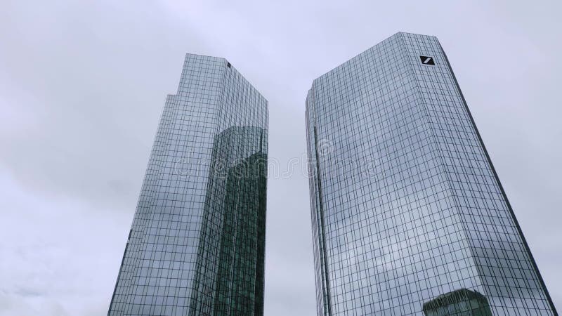 Siège social de deutsche bank world à francfort allemagne francfort allemagne 10 juillet 2022 banque de vidéos