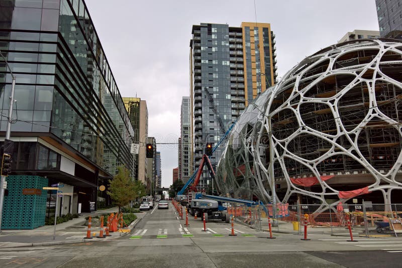 Sièges sociaux d'Amazone Seattle - biosphères en construction photographie stock libre de droits Sièges sociaux d'Amazone Seattle - biosphères en construction photographie stock libre de droits