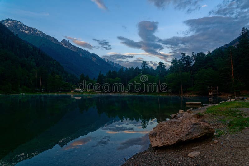 Sj? Kara-Kel Teberda Karachay-Cherkessia, Ryssland arkivfoto Sj? Kara-Kel Teberda Karachay-Cherkessia, Ryssland arkivfoto