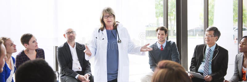 Sjukvårdbegrepp för doktor Meeting Teamwork Diagnosis royaltyfria bilder
