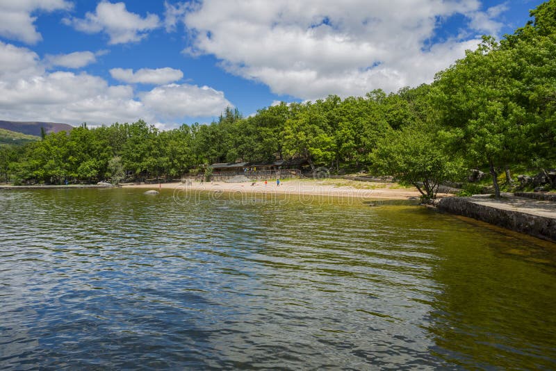 Sjö av Sanabria arkivfoto Sjö av Sanabria arkivfoto