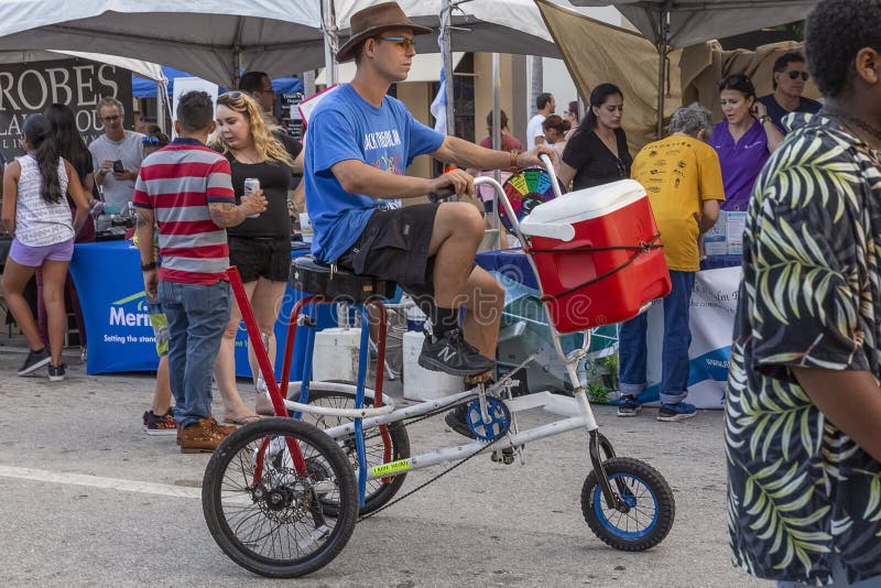 Sjövärde, Florida, USA Fab 23-24, 25Th årliga gata som 2019 målar festival royaltyfria bilder Sjövärde, Florida, USA Fab 23-24, 25Th årliga gata som 2019 målar festival royaltyfria bilder