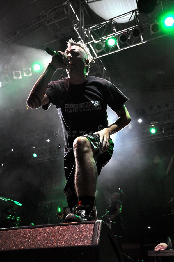 Ska-P ska punk rock zespół od Hiszpania wykonuje żywego na scenie