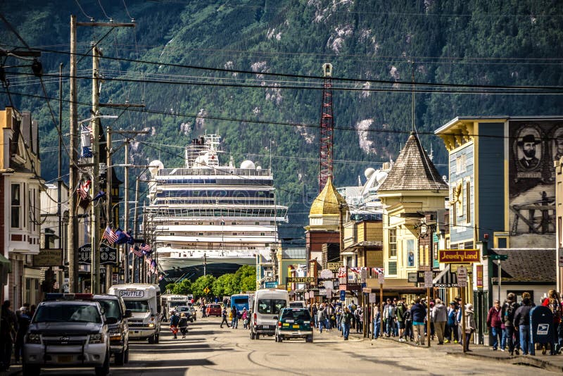 Skagway Alaska a giugno, città nordica degli S.U.A. vicino al Canada fotografia stock libera da diritti Skagway Alaska a giugno, città nordica degli S.U.A. vicino al Canada fotografia stock libera da diritti
