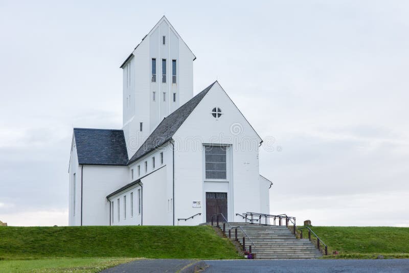 SKALHOLT, ISLAND - 24. JULI: Die moderne Skalholt-Kathedrale wurde im Jahre 1963 abgeschlossen, wird am 24. Juli 2016 dargestellt stockfoto SKALHOLT, ISLAND - 24. JULI: Die moderne Skalholt-Kathedrale wurde im Jahre 1963 abgeschlossen, wird am 24. Juli 2016 dargestellt stockfoto