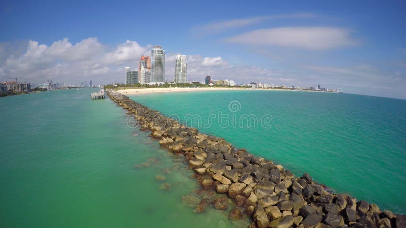 Skały przy Miami plaży Pointe Południowym parkiem