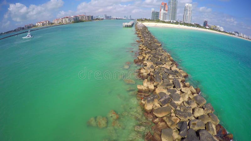 Skały przy Miami plaży Pointe Południowym parkiem