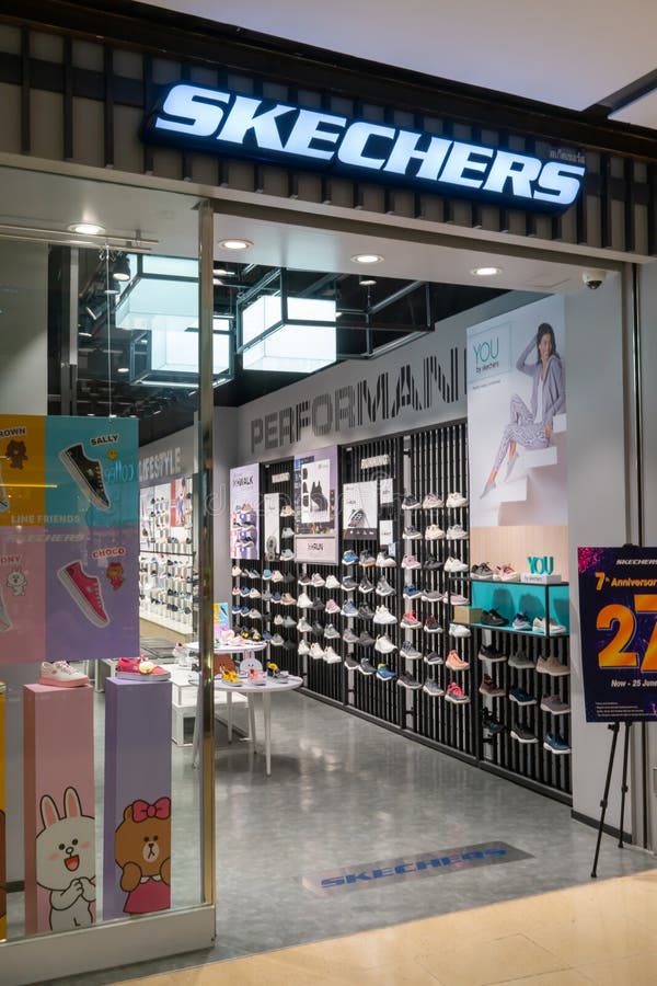 Gasto Bloquear trama Skechers Shop at Central Ladprao Bangkok, Thailand, June 23, 2019 Editorial  Stock Image - Image of commercial, display: 152413719