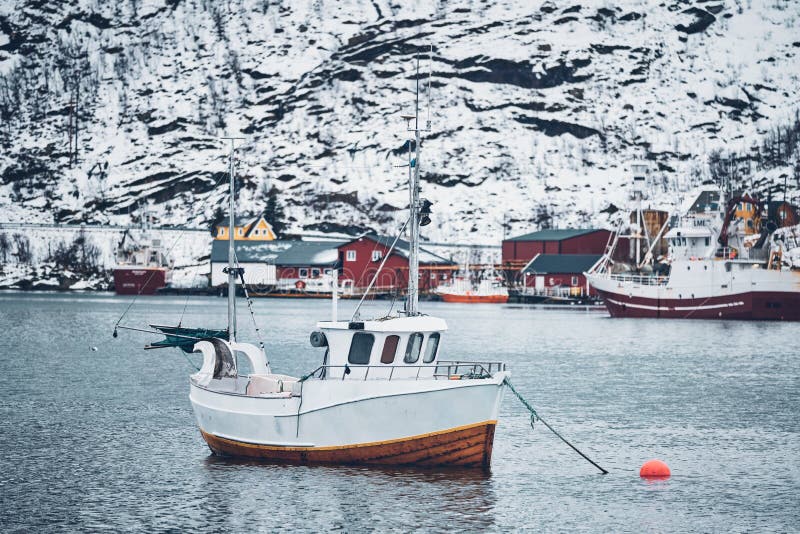 Skepp i det Hamnoy fiskeläget på Lofoten öar, Norge arkivfoto Skepp i det Hamnoy fiskeläget på Lofoten öar, Norge arkivfoto