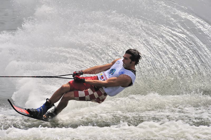 Ski D'eau Dans L'action Slalom D'homme Photo éditorial Image du