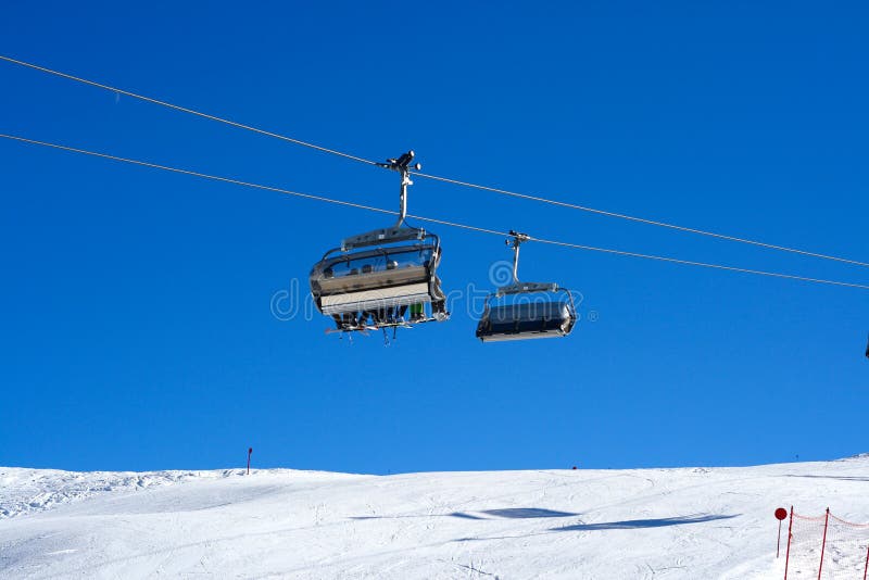 Télésièges image stock