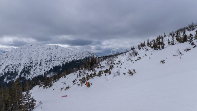 Lyžiarske stredisko Jasná Slovensko horský letecký dron pohľad zhora