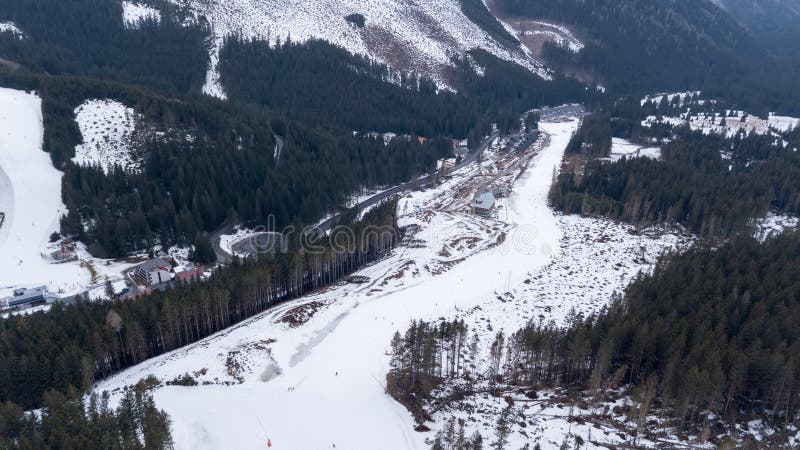 Lyžiarske stredisko Jasná Slovensko horský letecký dron pohľad zhora