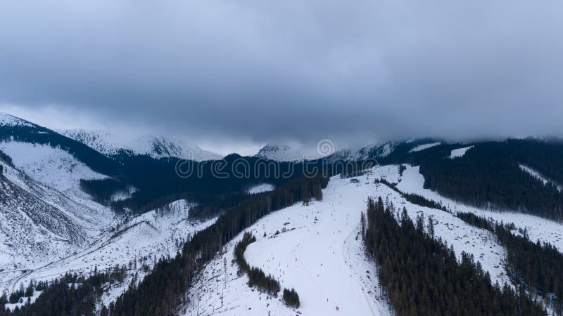 Lyžiarske stredisko Jasná Slovensko horský letecký dron pohľad zhora