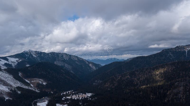 Lyžiarske stredisko Jasná Slovensko horský letecký dron pohľad zhora