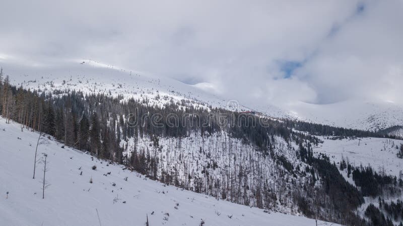 Lyžařské středisko Jasná Slovensko horský letecký dron pohled shora