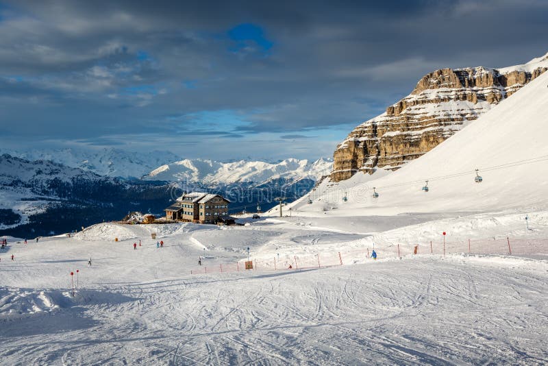 Ski Restaurant in Madonna di Campiglio Ski Resort, italienische Alpen stockfotografie Ski Restaurant in Madonna di Campiglio Ski Resort, italienische Alpen stockfotografie