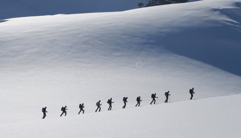 Skifahren Stadtrundfahrt zehn Skifahrer auf der gletscher.