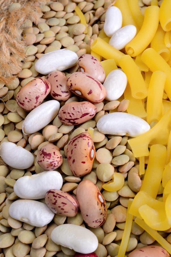 Skidfrukter och pasta fotografering för bildbyråer