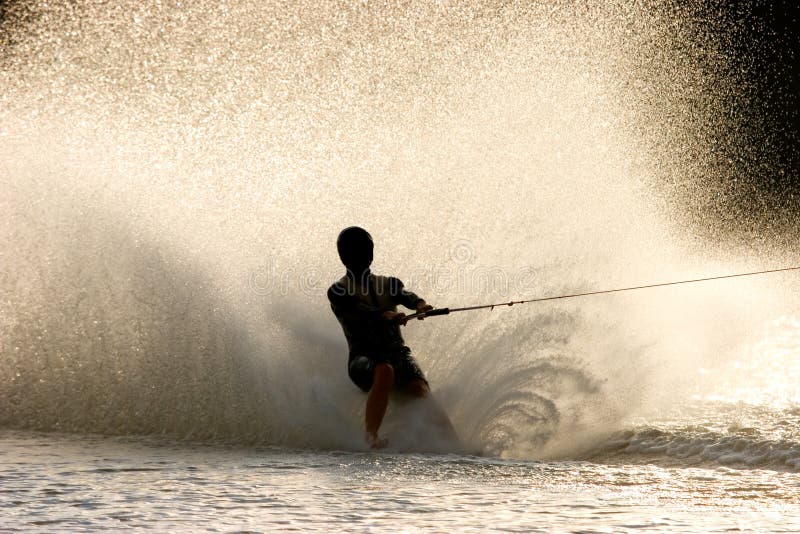 Skieur aux pieds nus de l'eau photo stock Skieur aux pieds nus de l'eau photo stock