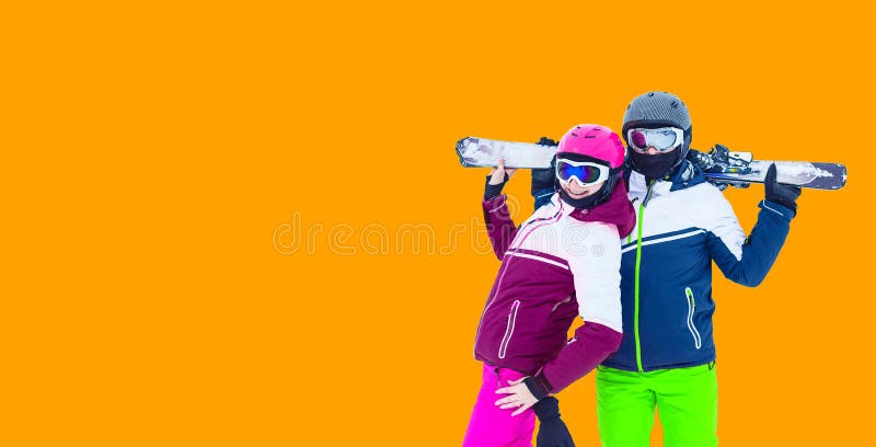 Skieur souriant amis skieur ski alpes station