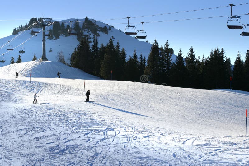 Family skiing in Alps stock image. Image of peaks, cold 4268777
