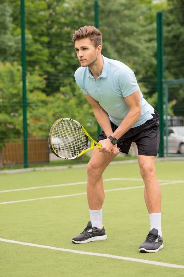 Skillful young tennis player ready to beat ball royalty free stock photography Skillful young tennis player ready to beat ball royalty free stock photography